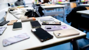Anambra bans use of phone by students in secondary schools
