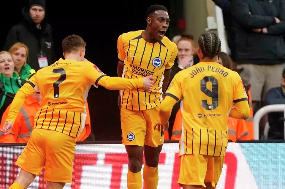Welbeck winner sends Brighton into FA Cup quarter-finals