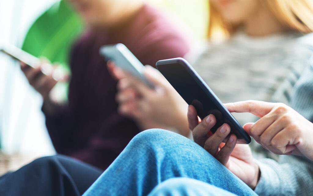 4 of daily screen time linked to more anxiety, depression in teens — Data shows