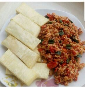 Spicy fried yam with egg sauce