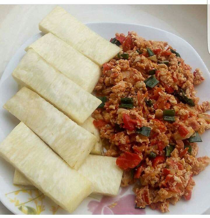Spicy fried yam with egg sauce