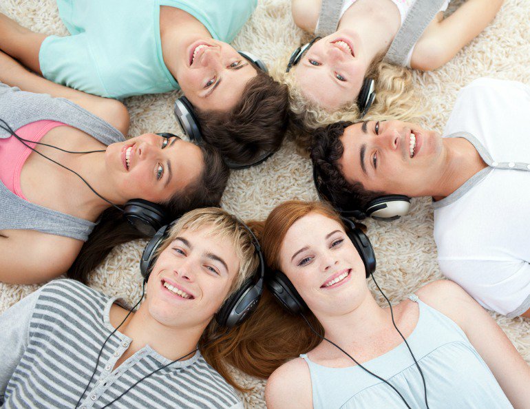20 Most Popular and Cute Love Songs for Teenagers